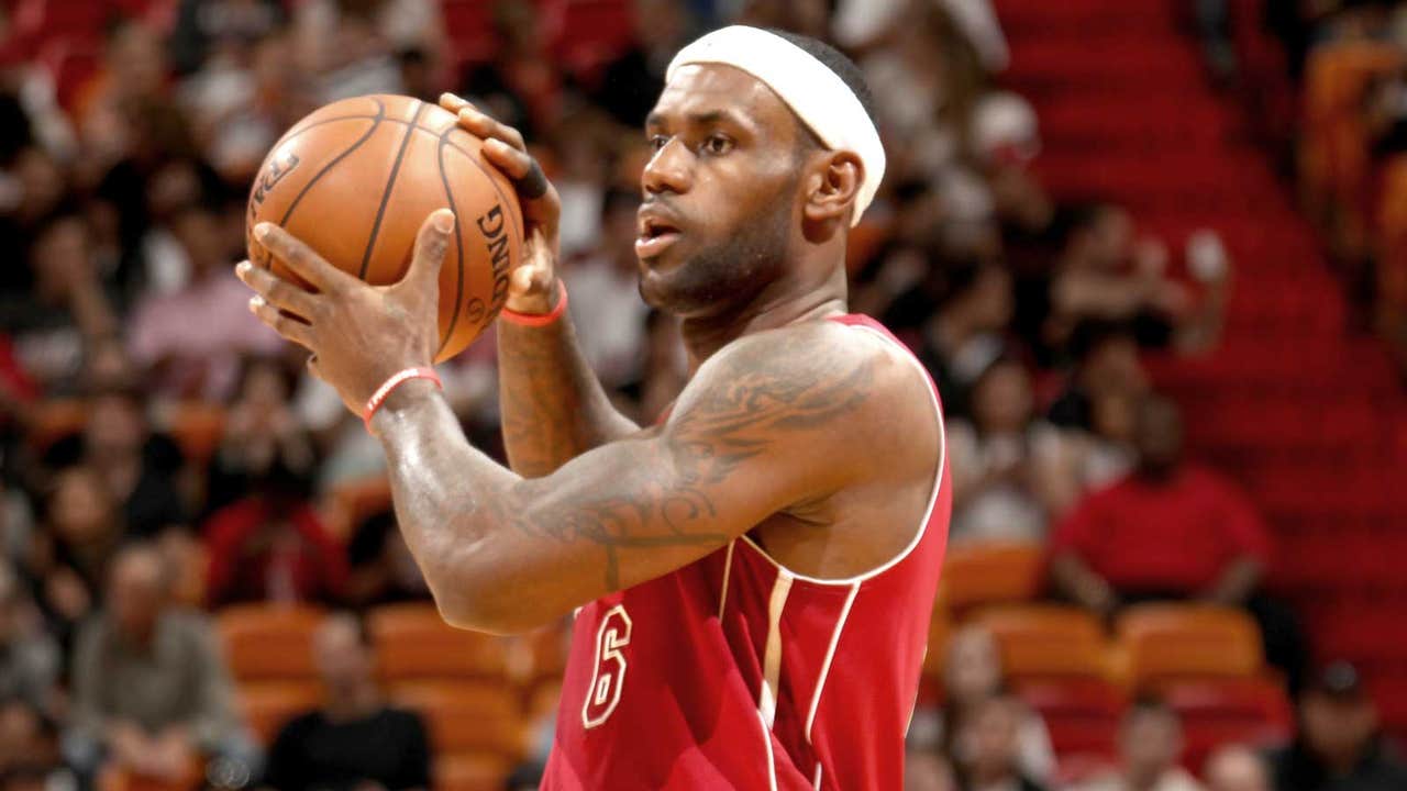 Daily Buzz: LeBron James not a fan of NBA's newest trend?